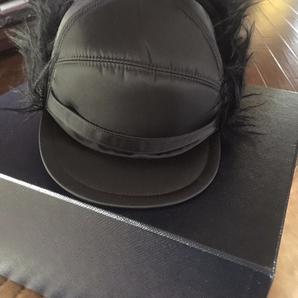 Prada faux fur flap cap - Picture 3 of 7